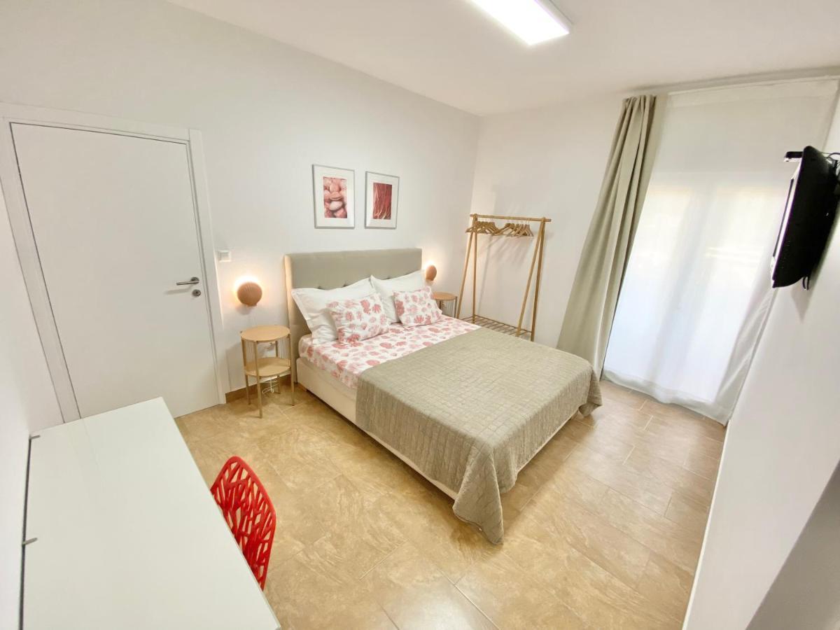 Mamma Mia Apartments-City Center Hvar Town Exterior photo